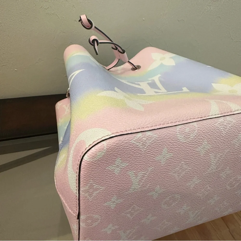 Louis Vuitton | Monogram Escale Neonoe MM Limited Edition Bucket Bag in Pastel - Picture 11 of 13